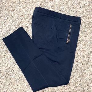 H&M size 6 ankle navy blue Trouser w gold zipper pockets.